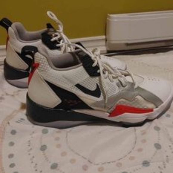 Nike basketball shoes - Picture 3 of 5